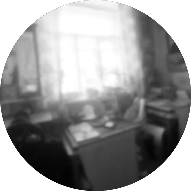 viewing a 360° image of an artist workshop with achromatopsia (total color blindness)