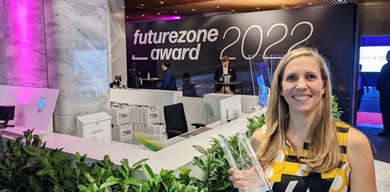 Kroesl_erhaelt_Women_in_Tech_Award_2022_der_Futurezone